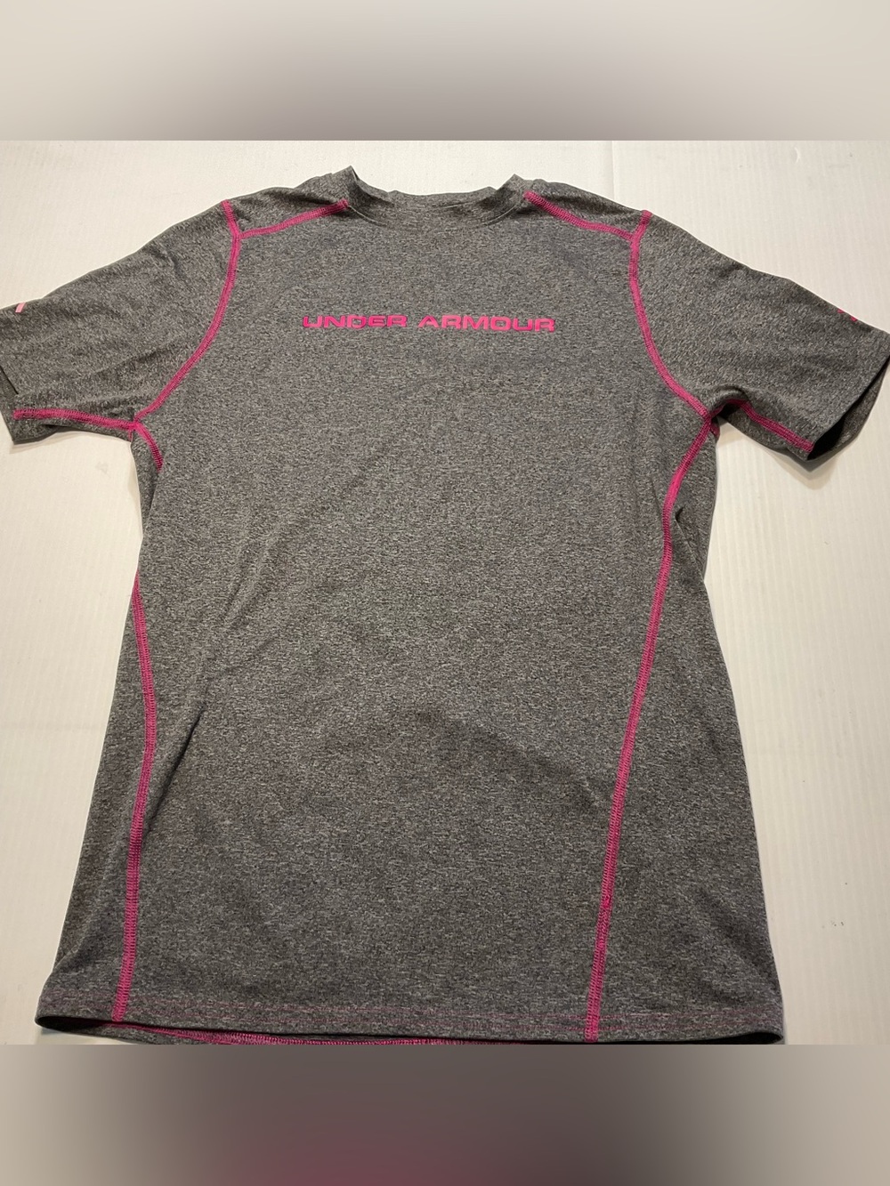 Under Armour Women Shirt Sz S Grey Pink Logo Fitted HeatGear Breast Cancer Aware